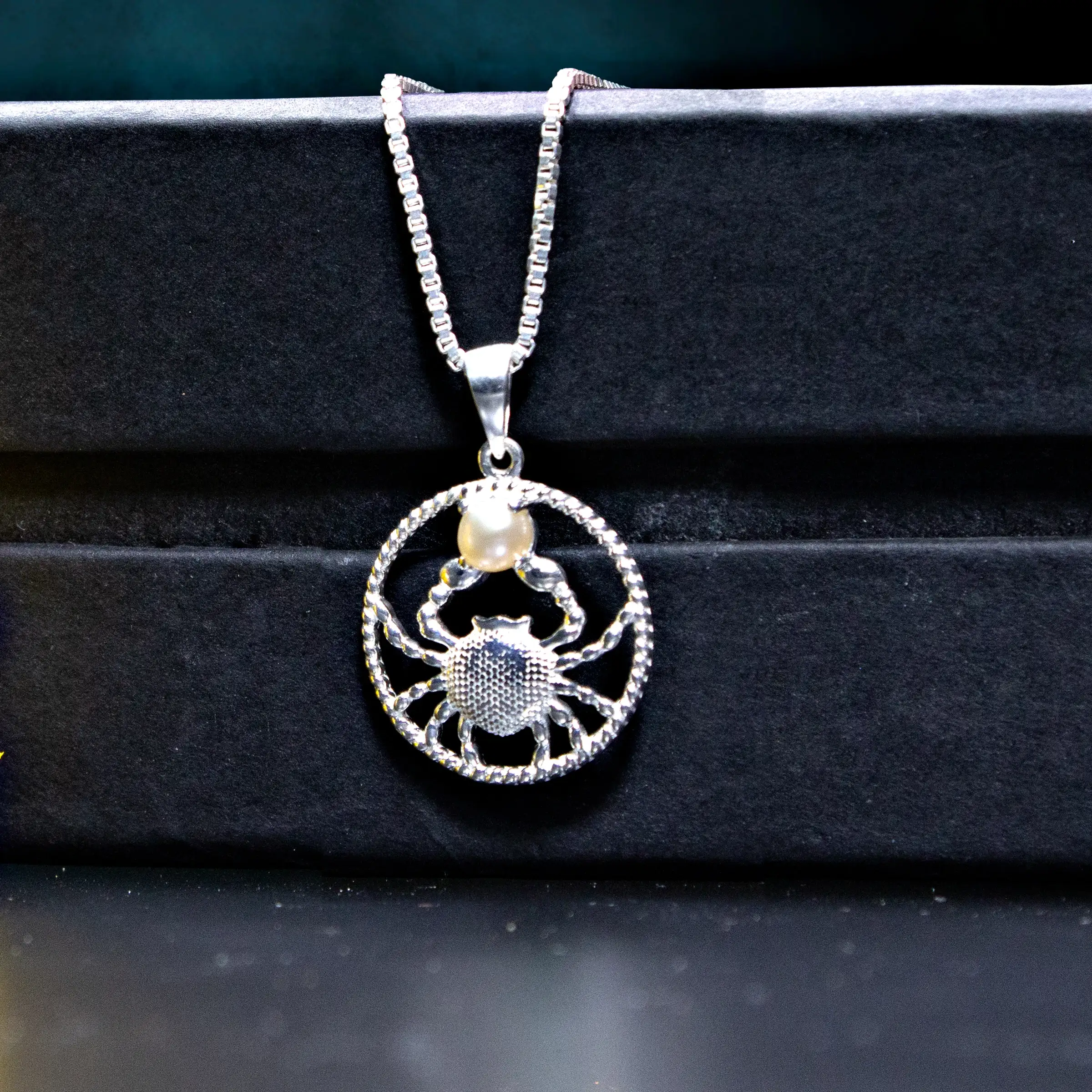 कर्क राशि चांदी का पेंडेंट वैदिक